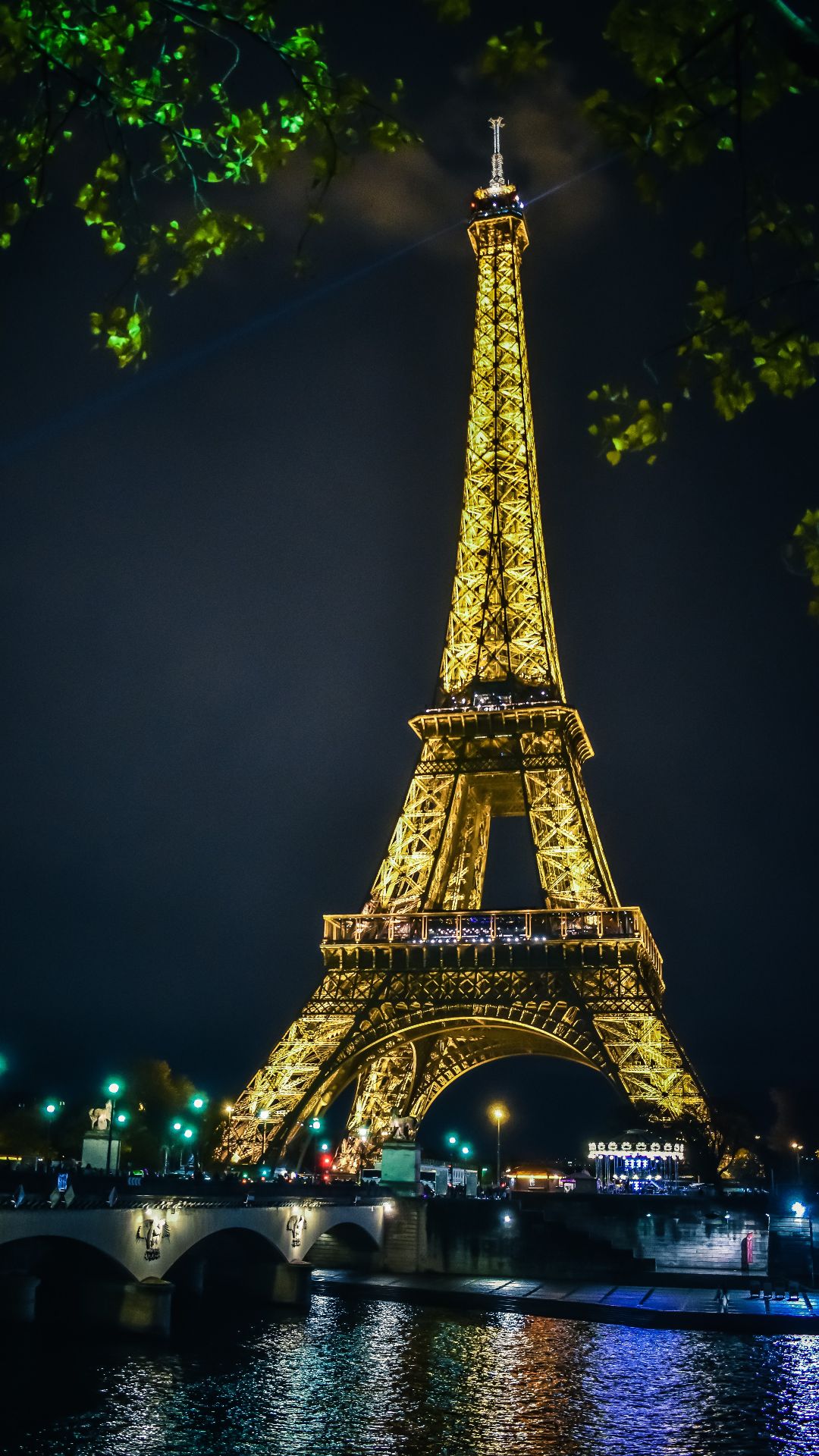 Eiffel tower iPhone 11 Wallpaper
