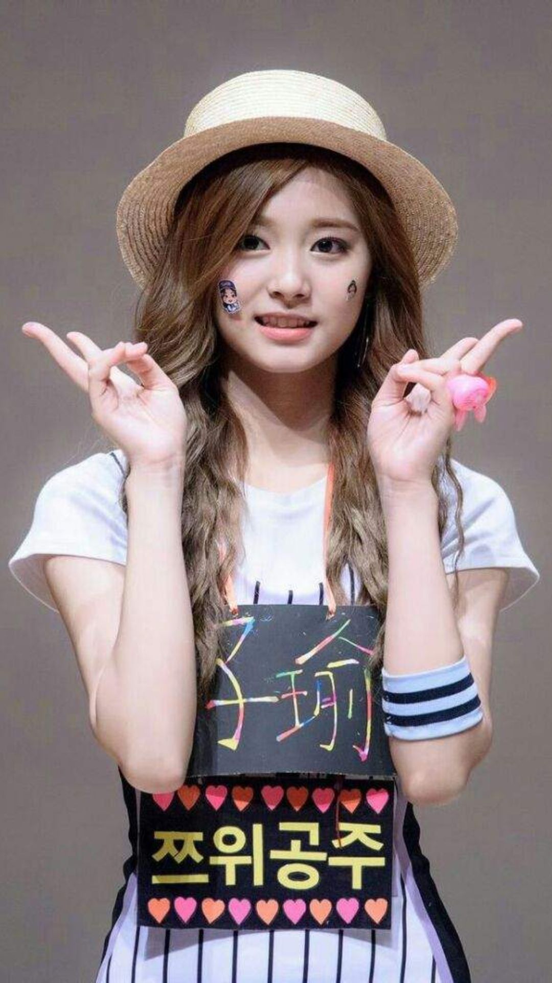 Tzuyu iPhone Background