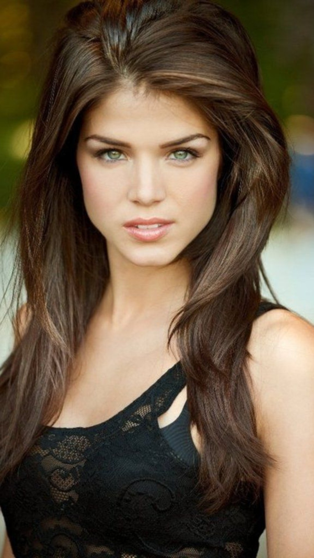 Marie Avgeropoulos HD iPhone Wallpaper