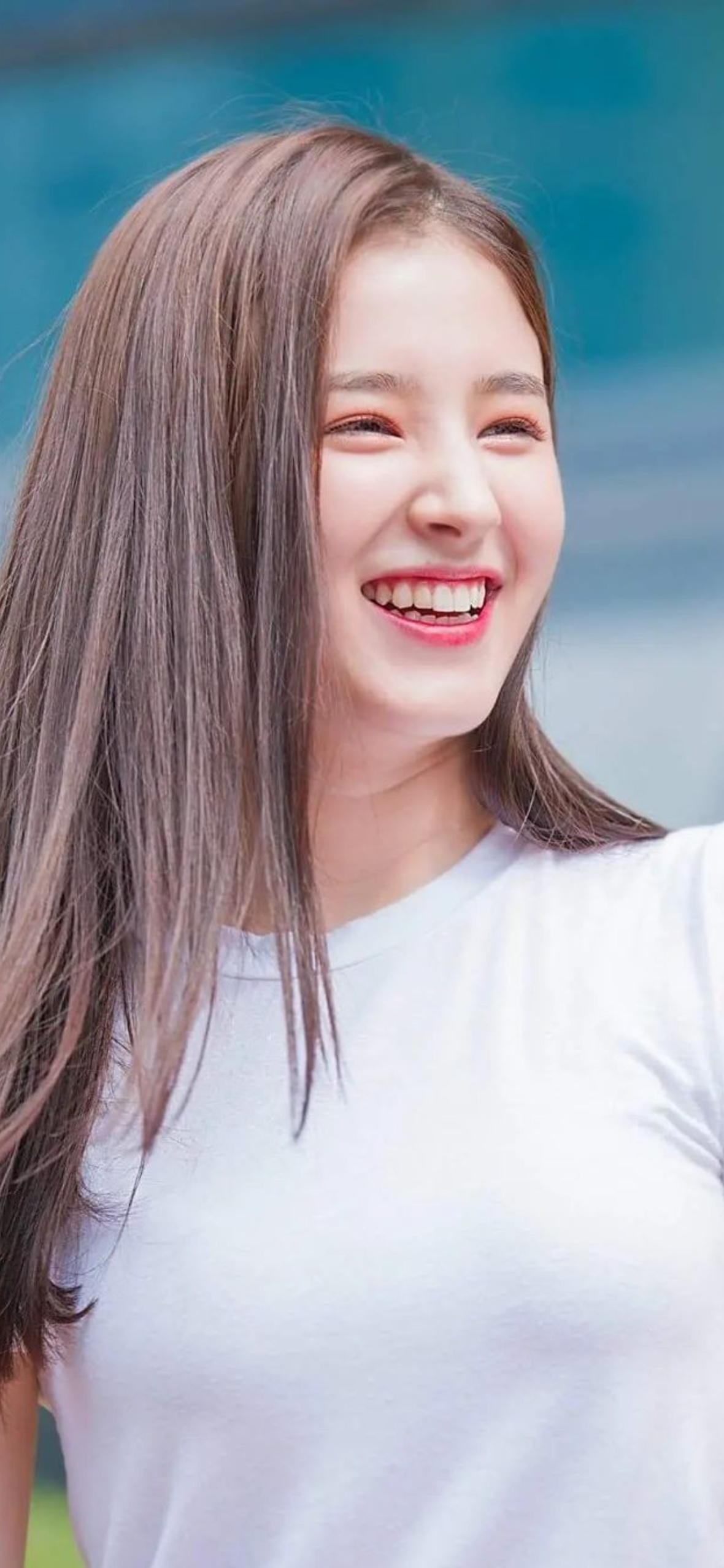 Nancy Momoland iPhone Wallpaper