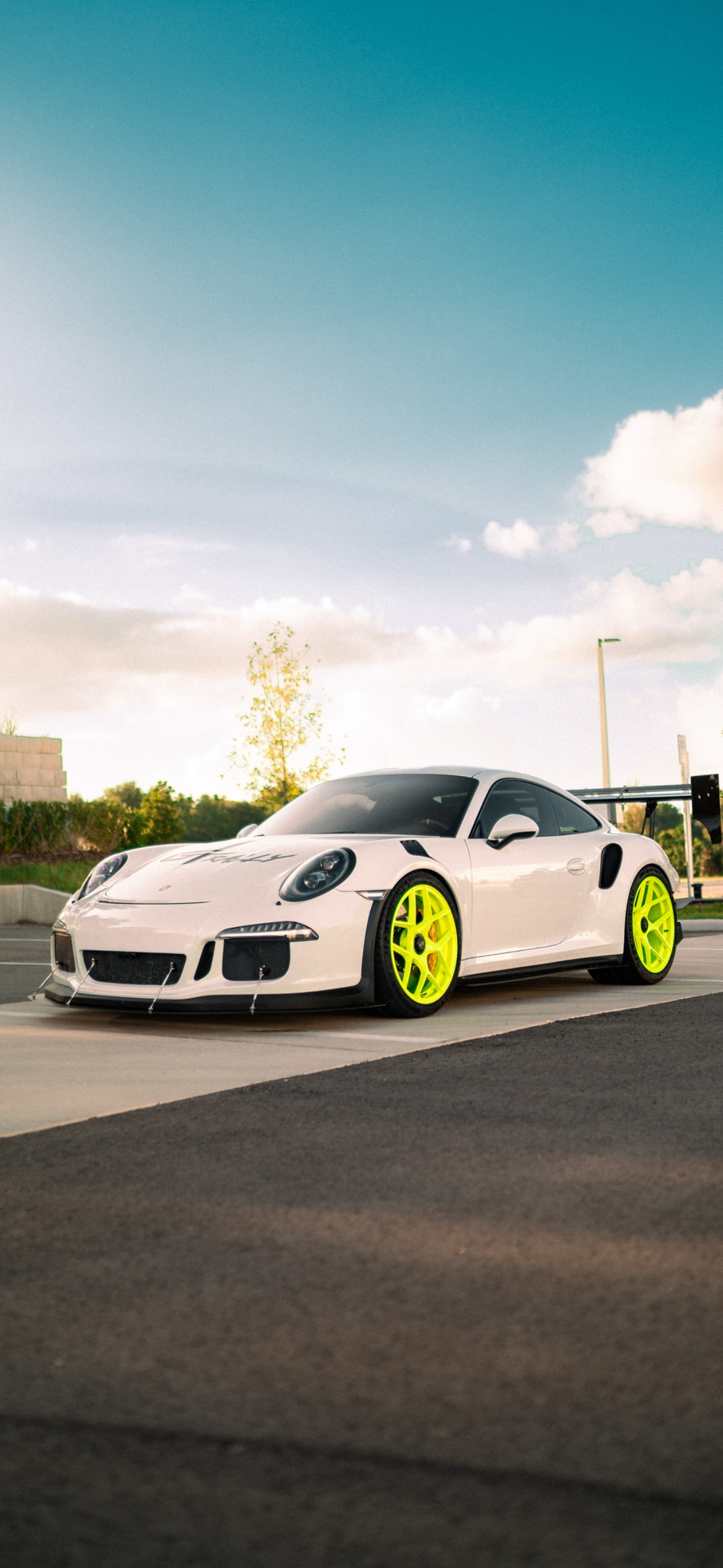 Porsche 911 GT3 Wallpaper iPhone 13