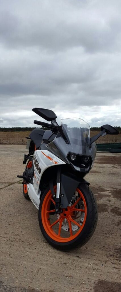 KTM RC 390 Wallpaper For iPhone 15