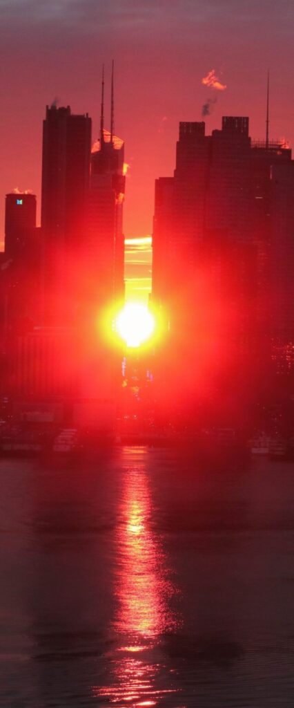 Manhattanhenge 4k iPhone Wallpaper