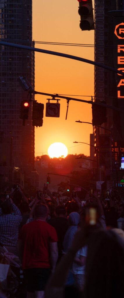 Manhattanhenge Wallpaper For iPhone 12