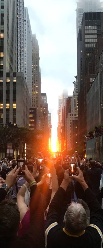 Manhattanhenge Wallpaper For iPhone 15