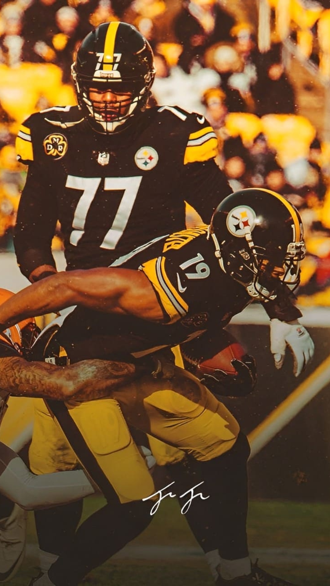 Download JuJu Smith Schuster in the thick of the action. Wallpaper