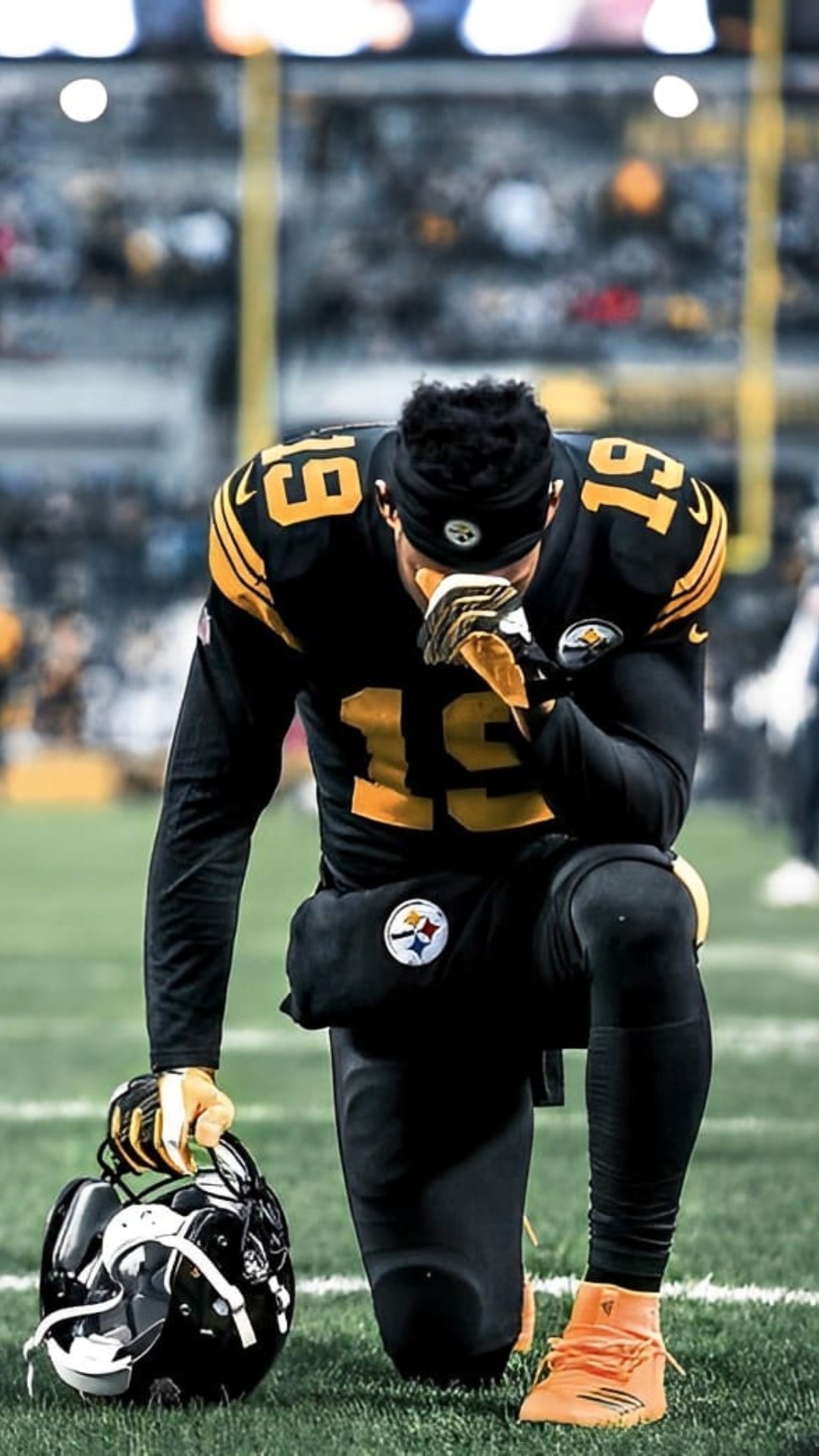 Download NFL Player Juju Smith Schuster Wallpaper