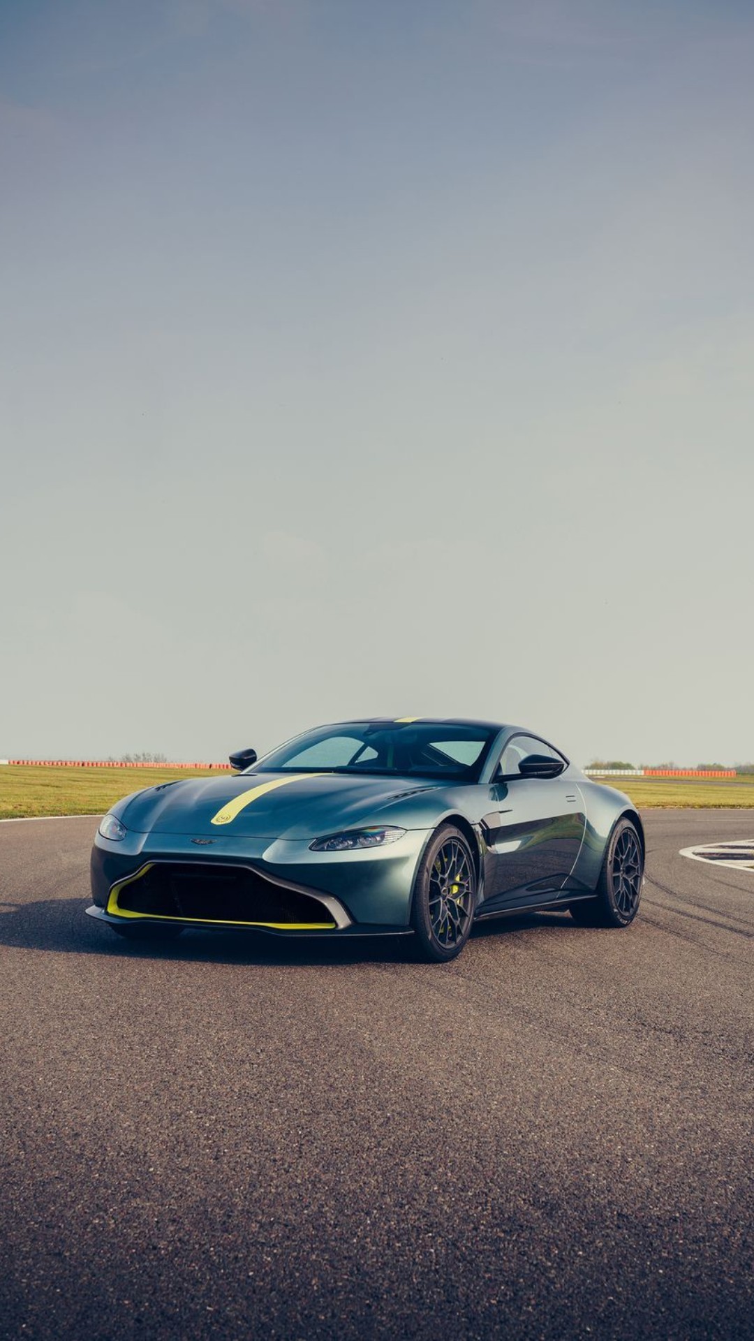 Aston Martin Vantage Photos