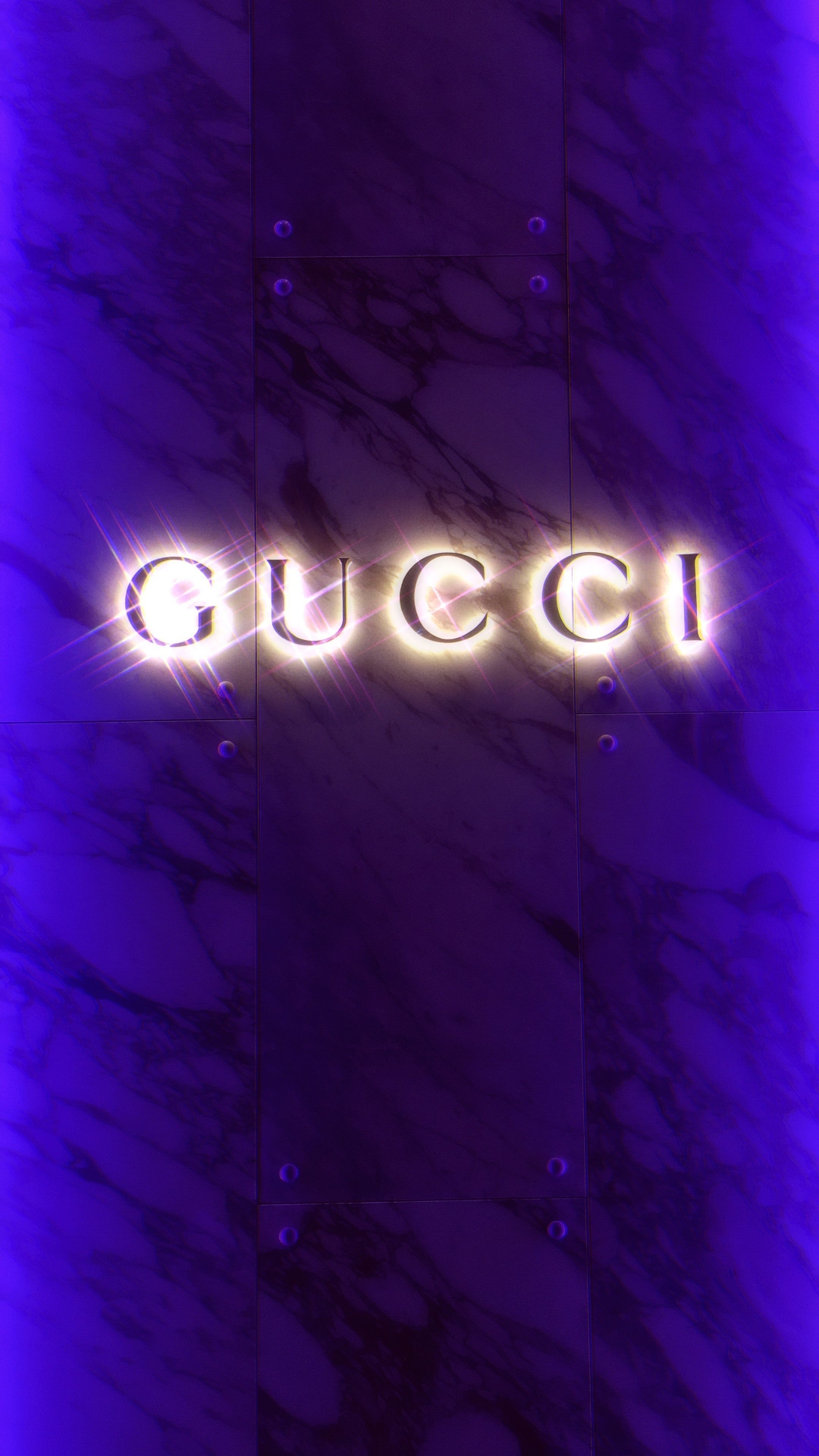 Gucci Logo Lockscreen Wallpaper
