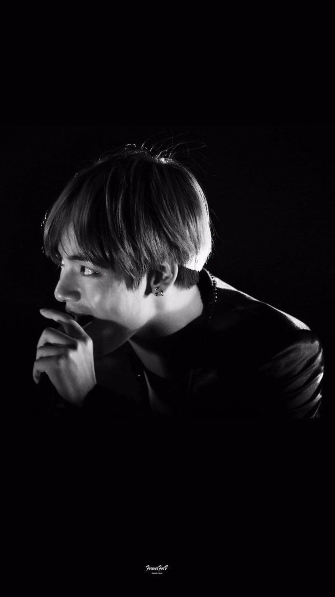 Cute BTS V Wallpaper iPhone 13