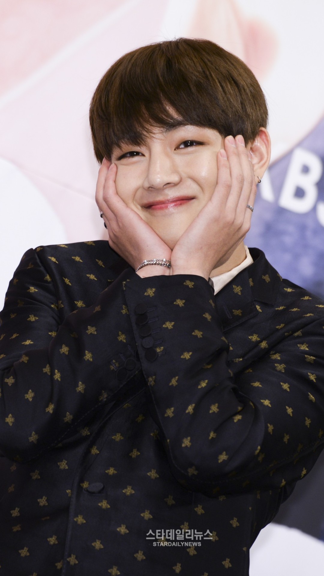Cute BTS V Wallpaper iPhone 8