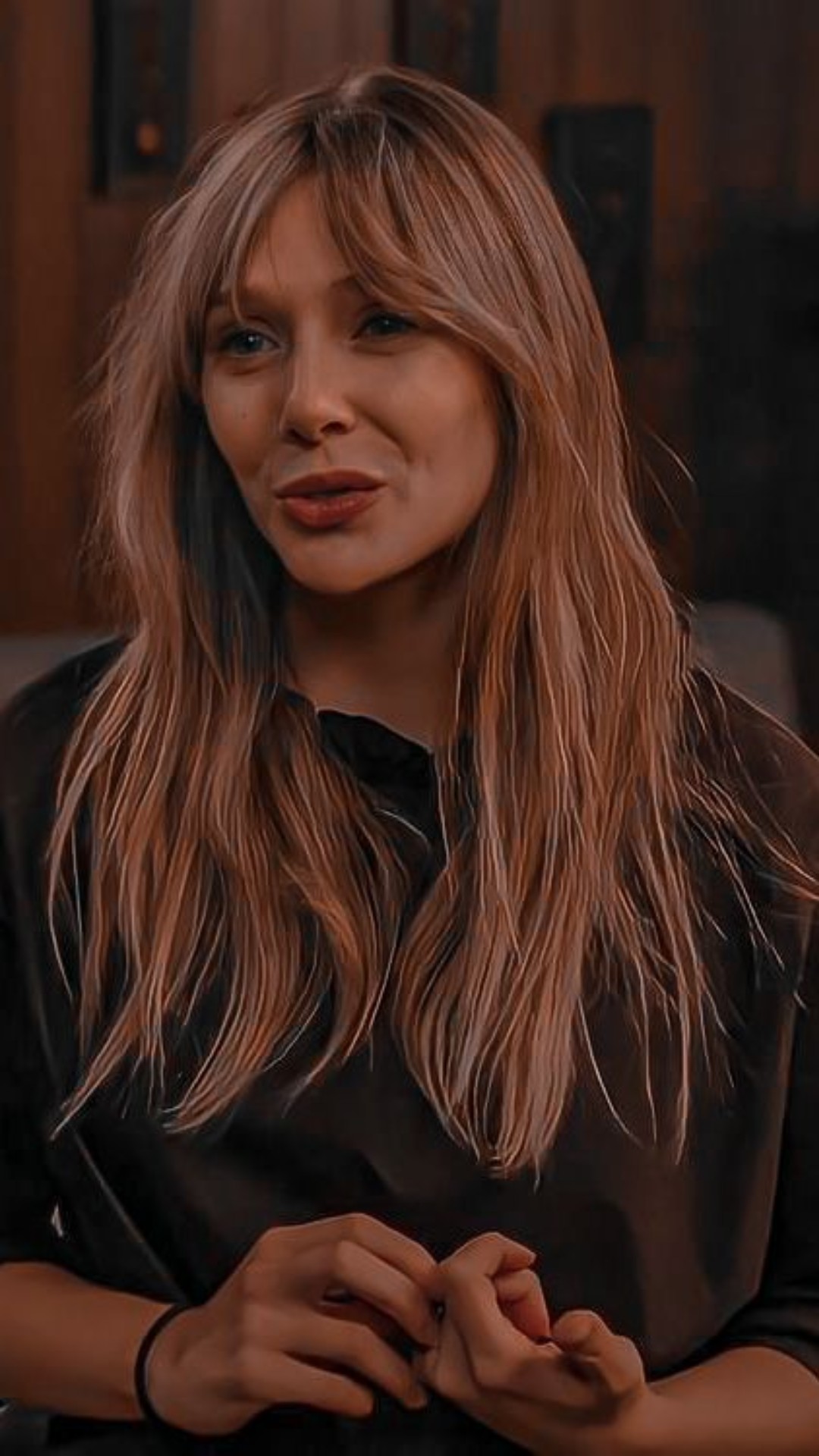 Elizabeth Olsen iPhone Home Screen Wallpaper