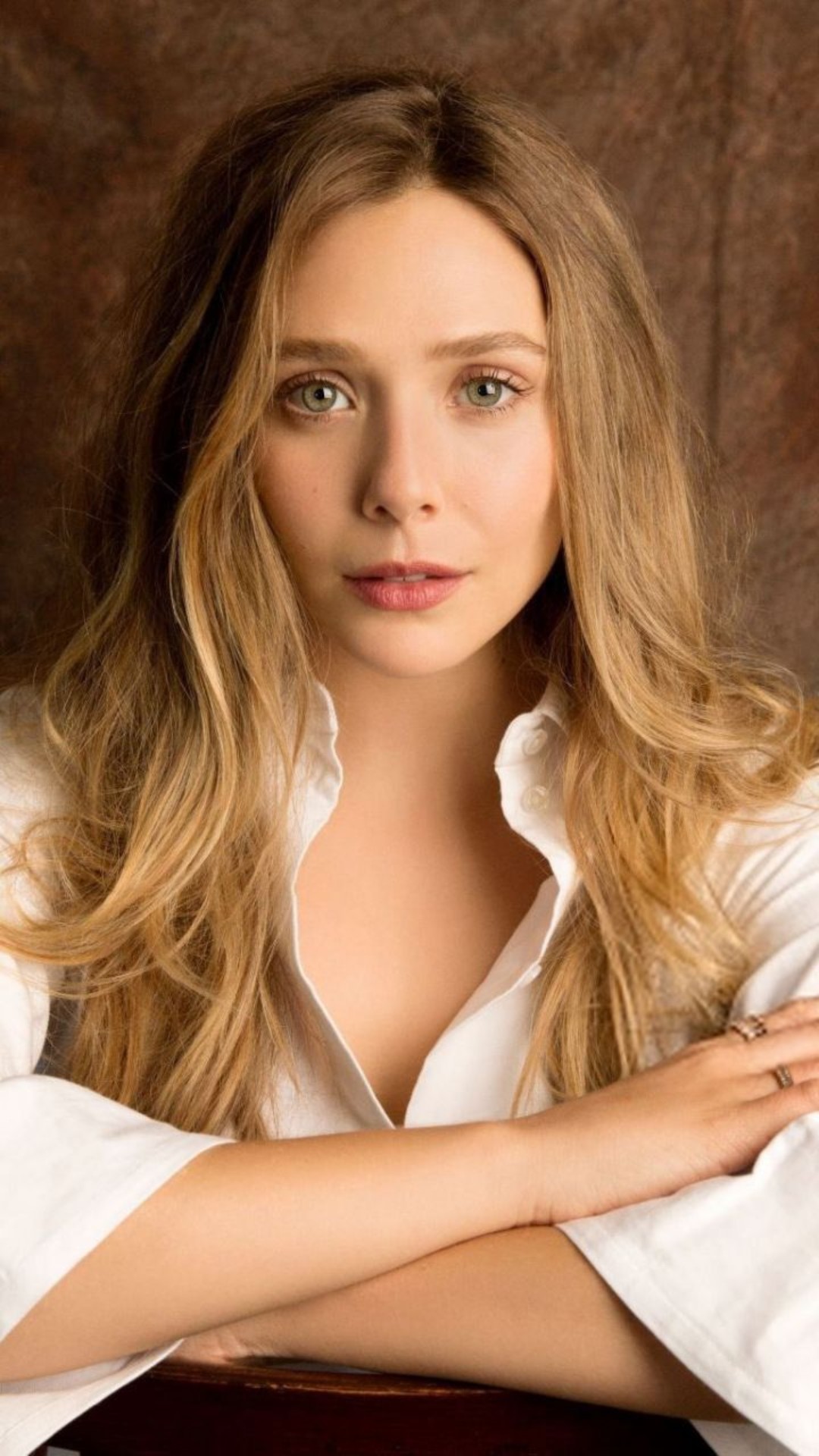 Elizabeth Olsen iPhone Lock Screen Wallpaper