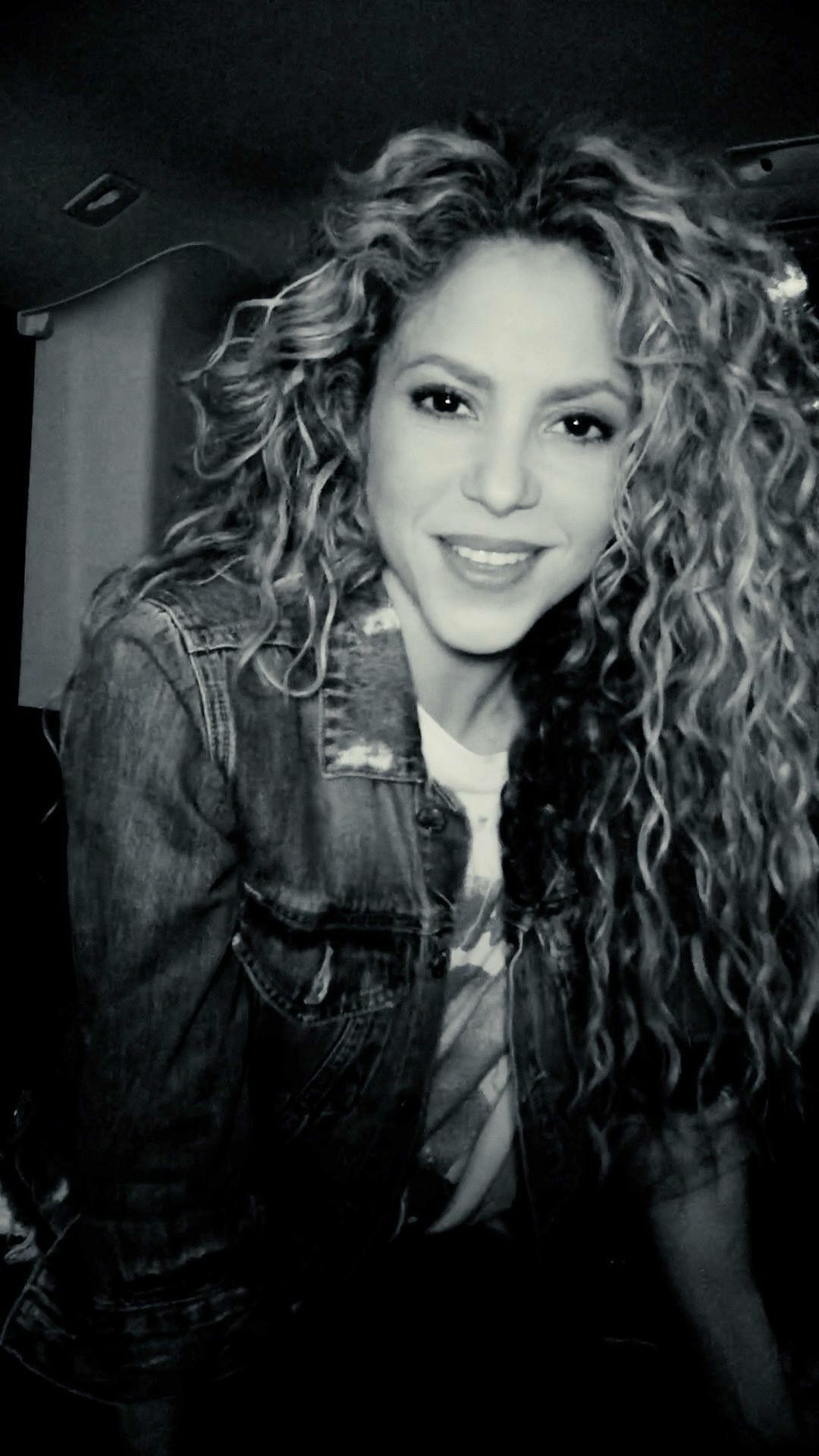 Shakira Wallpaper iPhone 14