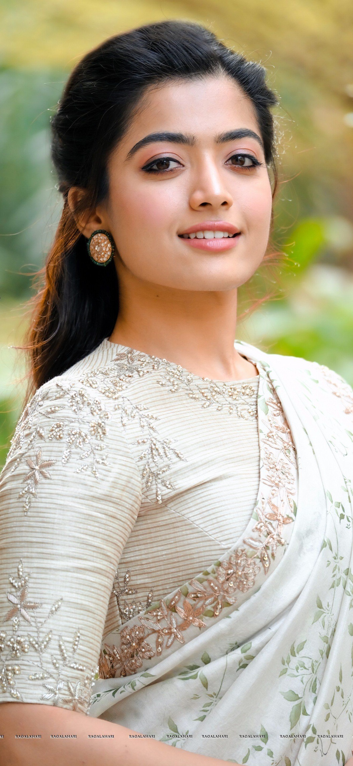 Rashmika Wallpaper iPhone 13