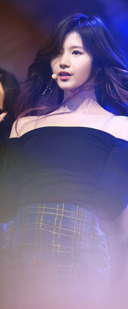 Minatozaki Sana Wallpaper For iPhone 11