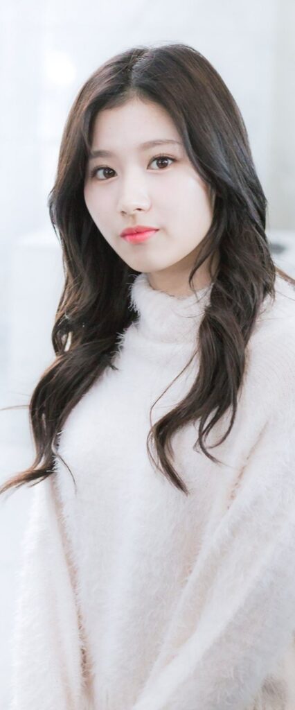 Minatozaki Sana Wallpaper For iPhone 14 Pro