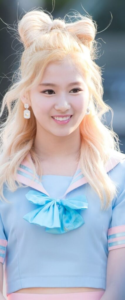 Minatozaki Sana Wallpaper For iPhone 15