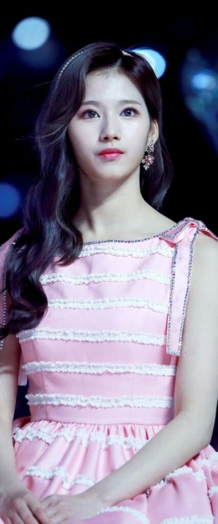 Minatozaki Sana Wallpaper For iPhone X