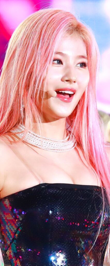 Minatozaki Sana Wallpaper HD For iPhone