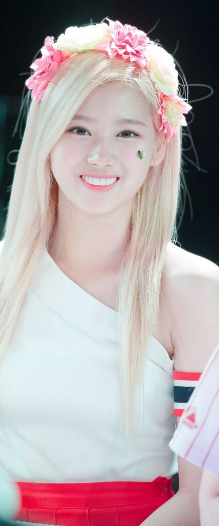 Minatozaki Sana Wallpaper iPhone