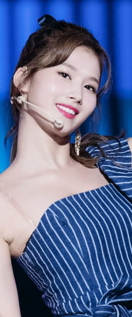 Minatozaki Sana iPhone Wallpaper HD
