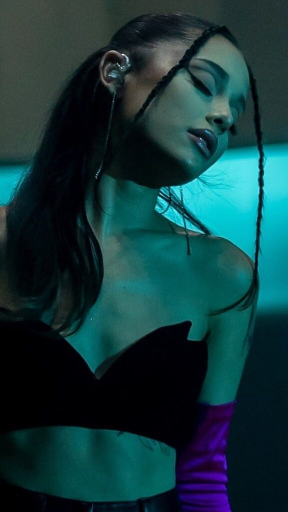 Wallpaper of Ariana Grande